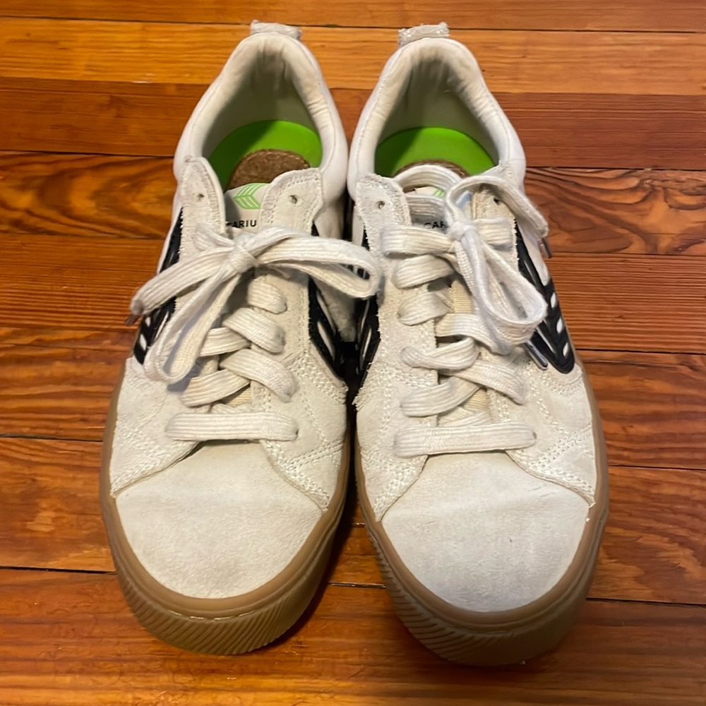 White womens Cariuma size 8 sneakers